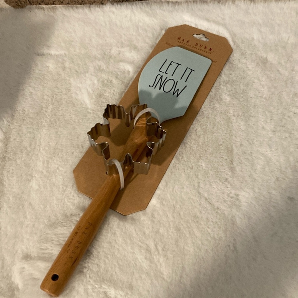 Rae Dunn Let it Snow Spatula and Cookie Cutter